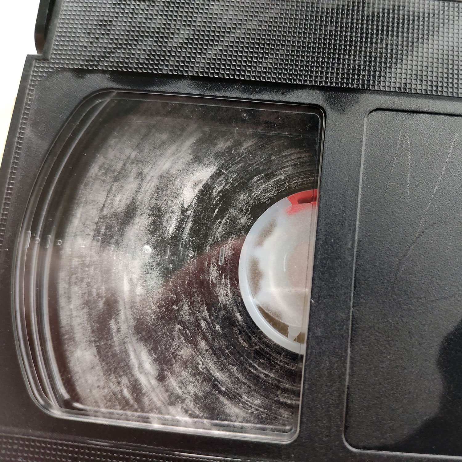 Пліснява на відеокасеті VHS — професійна чистка та відновлення стрічки перед оцифруванням, Київ