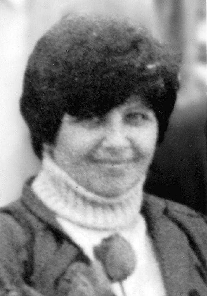 Стара чорно‑біла фотографія з розмитим портретом жінки — реставрація та ретуш, Київ