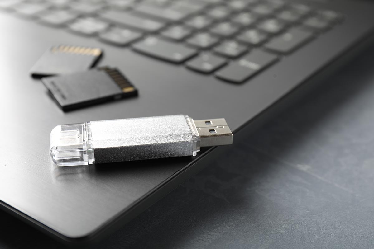 Запис файлів на USB‑флешку та SD‑карту в Києві — студія на вул. Саксаганського, 22А
