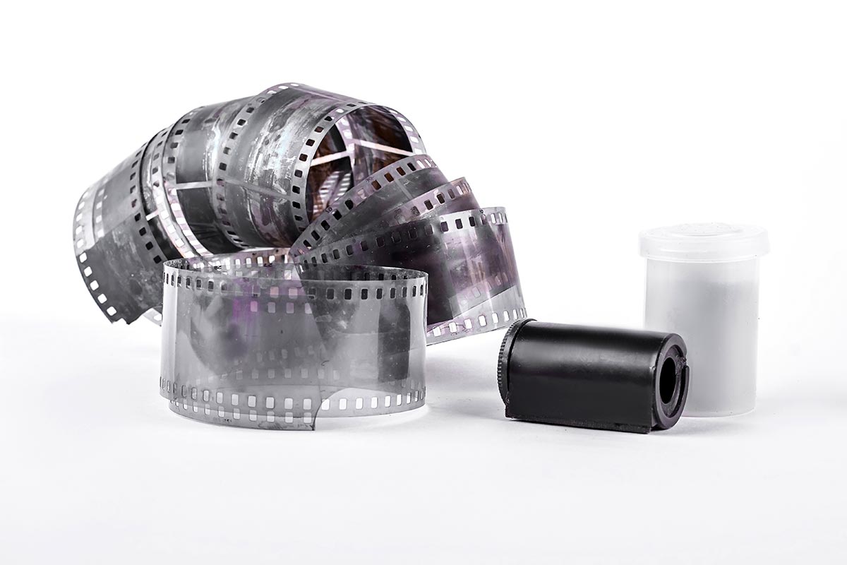 Забруднені та подряпані фотонегативи 35 мм — чистка, відновлення і сканування, Київ